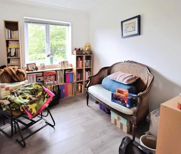 CLOSE TO MET LINE - Photo 2