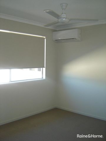 Large 4 Bedroom Home - Photo 3