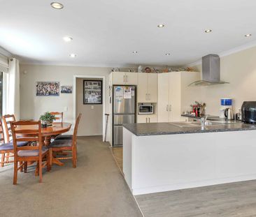 Three Bedroom Brick Home - Photo 3