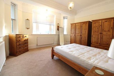 Caterham, Surrey, CR3 - Photo 4