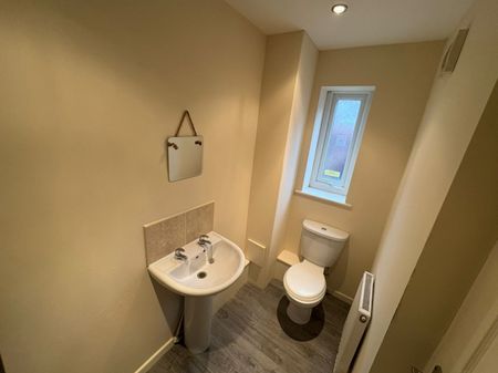 2 bed Terraced - To Let - Photo 5