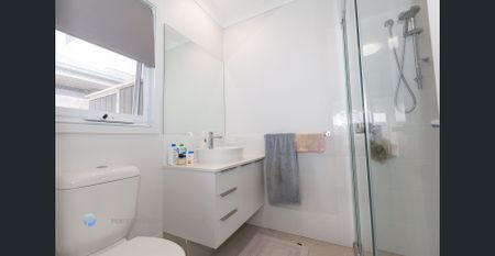 Modern 4 Bedroom home - Photo 3