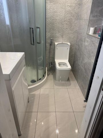 1 bedroom in a house share to rent - Photo 4