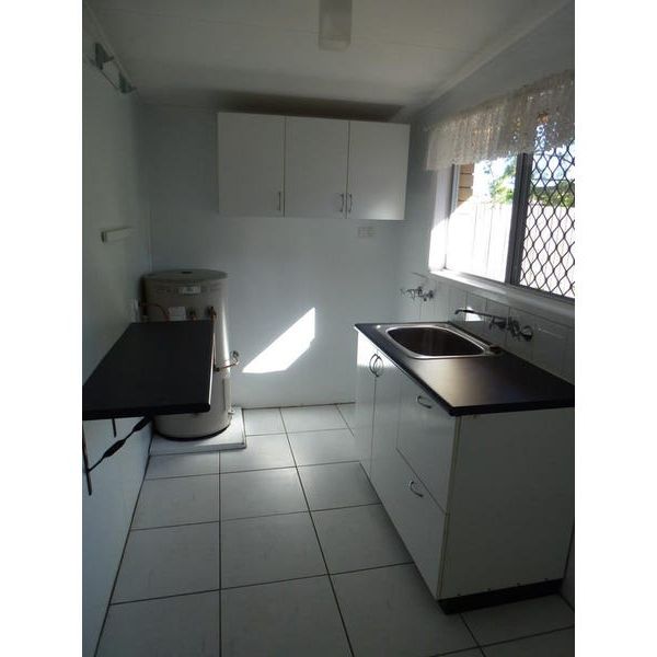 3 BEDROOM HOUSE - WEST MACKAY - Photo 1