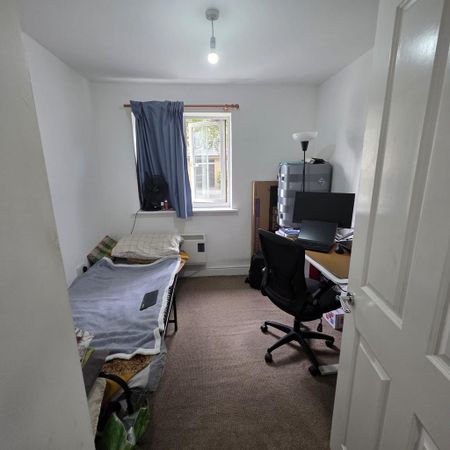 2 bedroom flat to rent - Photo 4