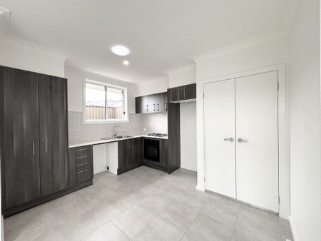 Modern Comfort & Style in a Prime Gledswood Hills Location - Photo 5