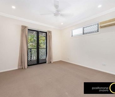 Large Townhouse Backs Onto Parkland - Photo 2
