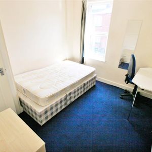 5 Bed Terraced House, Royal Park Terrace, LS6 - Photo 2