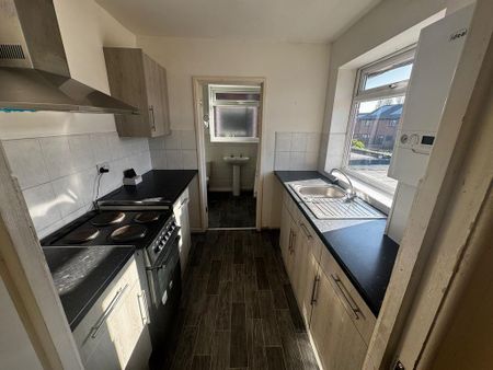 2 bedroom flat to rent - Photo 3