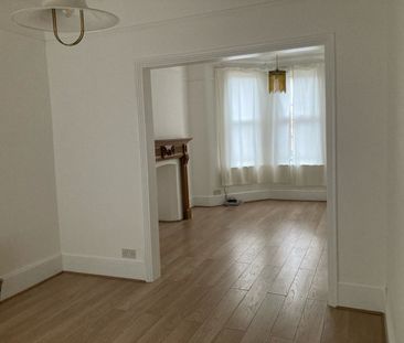 3 Bed Semi-Detached House, Highworth Road, N11 - Photo 2