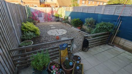 Two Bedroom House with Garden and Off-Road Parking for Two Cars, Gosport - Photo 2