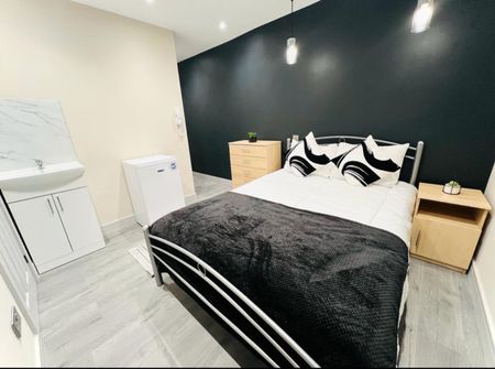 Room in a Shared House, Dunbar St, SE27 - Photo 5