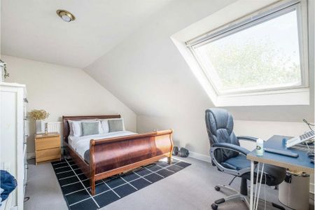 3 bedroom flat to rent - Photo 2