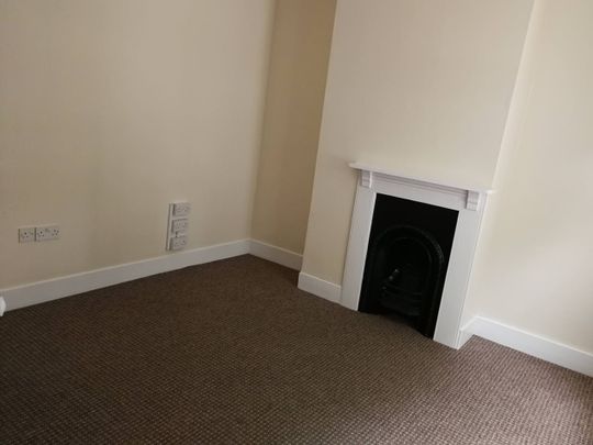 3 Bed Terraced House, Winsdon Road, LU1 - Photo 1
