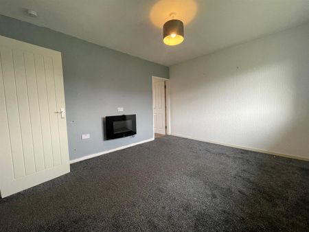 2 bed flat to rent in Anglesey Avenue, Burnley, BB12 - Photo 2