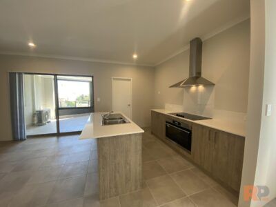 Stylish Apartment with Modern Charm - Photo 4