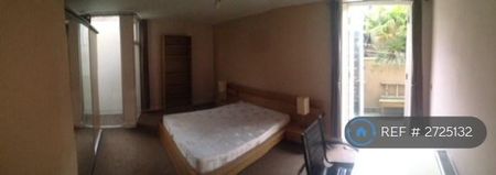 1 bedroom in a house share to rent - Photo 2