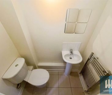 Clare Hill, Huddersfield, HD1 - Photo 4