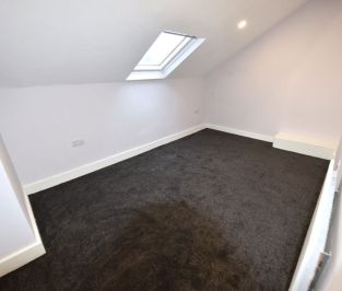 4 bedroom House in Highthorne View, Leeds - Photo 3