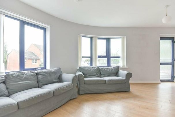 2 Bed Flat, Chichester Road South, M15 - Photo 1