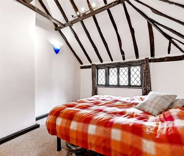 Charming one bedroom character property in the centre of Henley - Photo 5