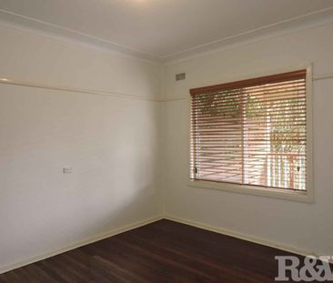 FAMILY HOME IN A PRIME LOCATION - Photo 3