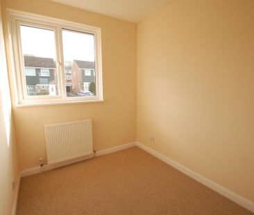 4 bedroom semi-detached house to rent - Photo 6