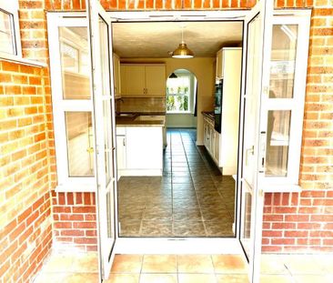 4 bedroom terraced house to rent - Photo 3