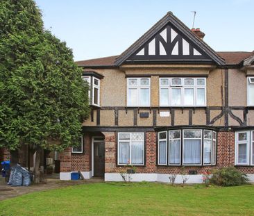 Hedgeley, Woodford Avenue, Ilford IG4 - Photo 6