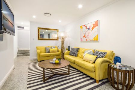 Enchanting 4 Bedroom Family Home - Photo 3