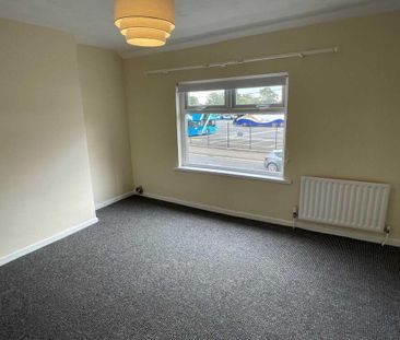 89 Circular Road, Larne, BT40 3AQ - Photo 2