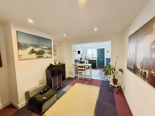 2 bedroom terraced house to rent - Photo 1