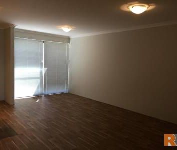 Low Maintenance 2 Bedroom Unit - Photo 2