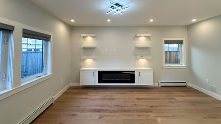 Executive Living: 4 Bedroom + Office Home W/ High End Finishes. Double Garage. - Photo 4