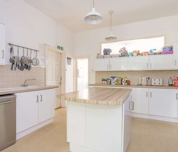 Luxury & Peaceful Ensuite Room with Kitchenette Room 4 - Photo 5