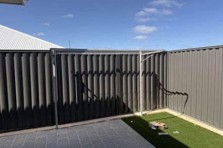 Stylish, Easy-Care Unit Close to the Beach - 2 Bedrooms, 1 Bathroom - Photo 2