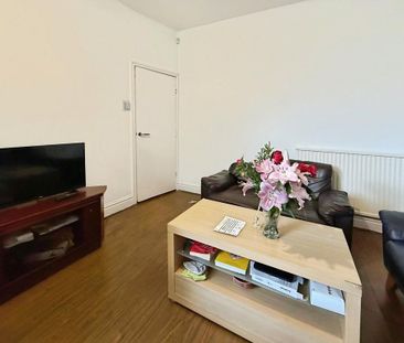 4 bedroom terraced house to rent - Photo 3
