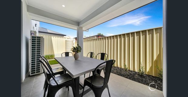 Brand new low maintenance modern living - Photo 1