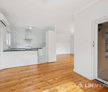 “Gorgeous fresh unit with 2 bathrooms!” - Photo 2