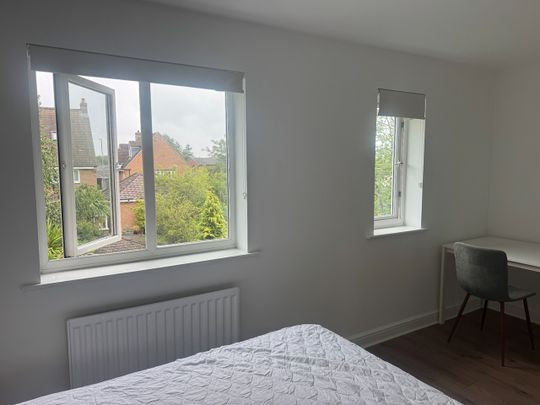 Room in a Shared House, New Forest Village, LS10 - Photo 1