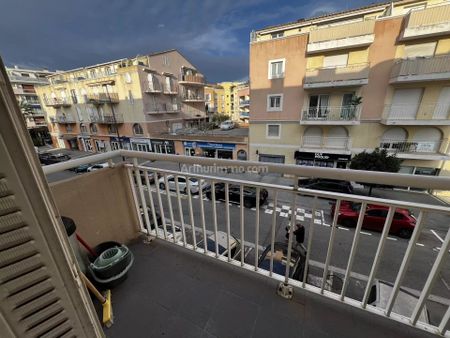 Location Appartement 3 pièces 55 m2 à Sainte-Maxime - Photo 3