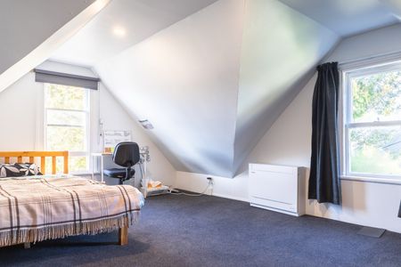 140 Queen St, North Dunedin: 7 Bedrooms - Photo 2