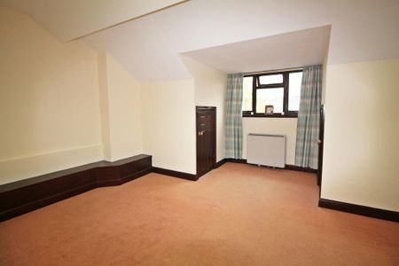 2 bedroom mews to rent - Photo 2