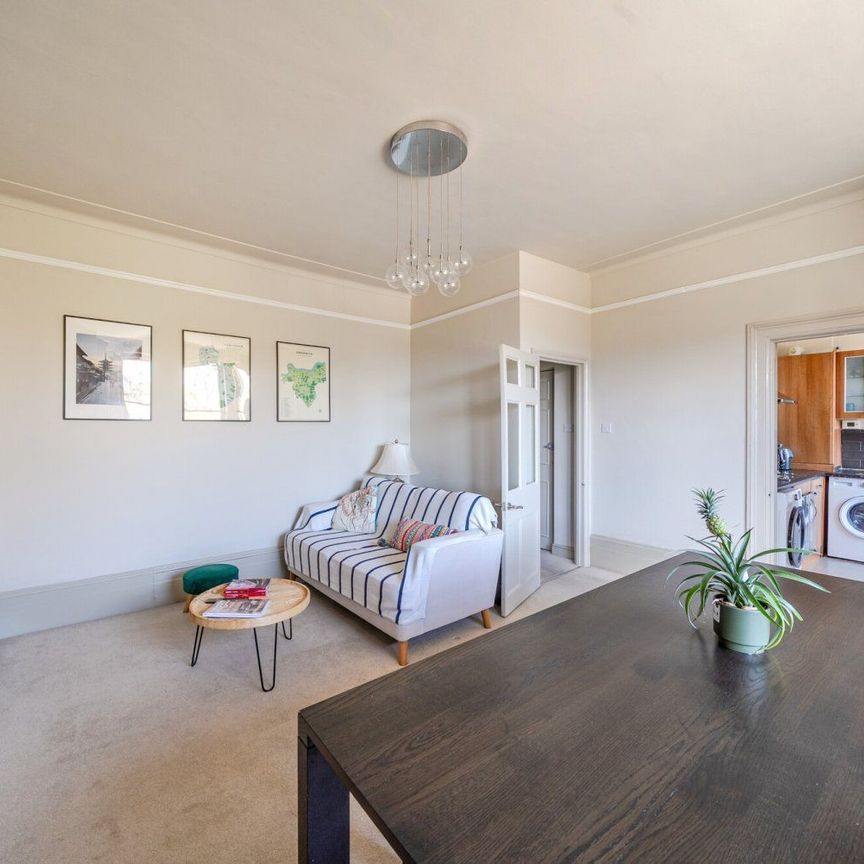 Westcombe Hill, London, SE3 - Photo 1