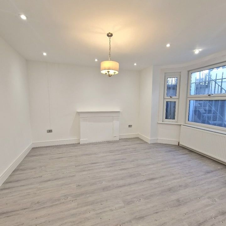 2 Bed Flat, Perham Road, W14 - Photo 1