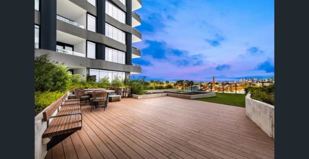 “Designer living at it's best!” - Photo 1