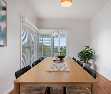 Classic 1960's Residence - Photo 3