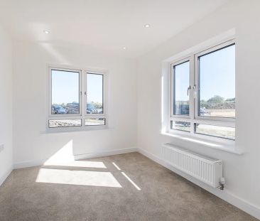 3 bedroom end of terrace house to rent - Photo 2