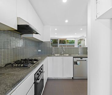 Updated townhouse in high sought after location - Photo 2