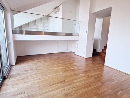 FUZO Mariahilfer Straße, 104 m2 Dachgeschoß mit 14 m2 Freifläche, 2 Zimmer, Wohnküche, Wannenbad, Parketten, Klimaanlage, Stumpergasse - Photo 3